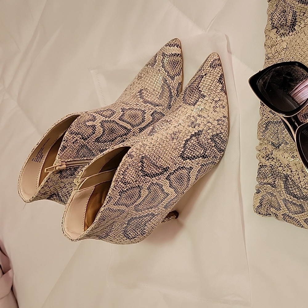 Express Booties - Picture 2 of 6